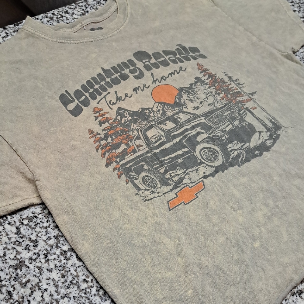 Chevrolet Graphic Crop Tee in Faded Beige